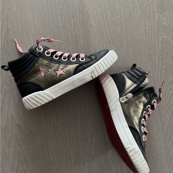 Blowfish Black and Gold Kids Sneakers with Pink Stars - Picture 1 of 3